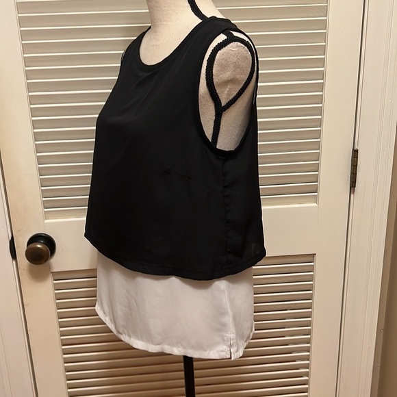 91. The Limited Tunic in Black and White - Picture 4 of 12